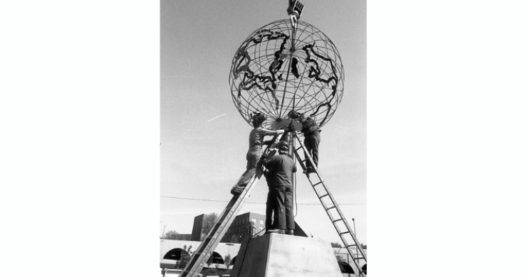 Globe of the World sculpture being installed at the intersection of East Broadway and Kanesville blvd, May 15, 1986